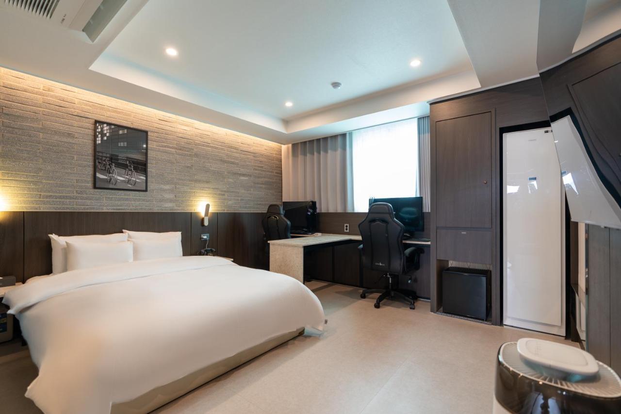 Jecheon Hound Hotel Chech'ŏn Buitenkant foto