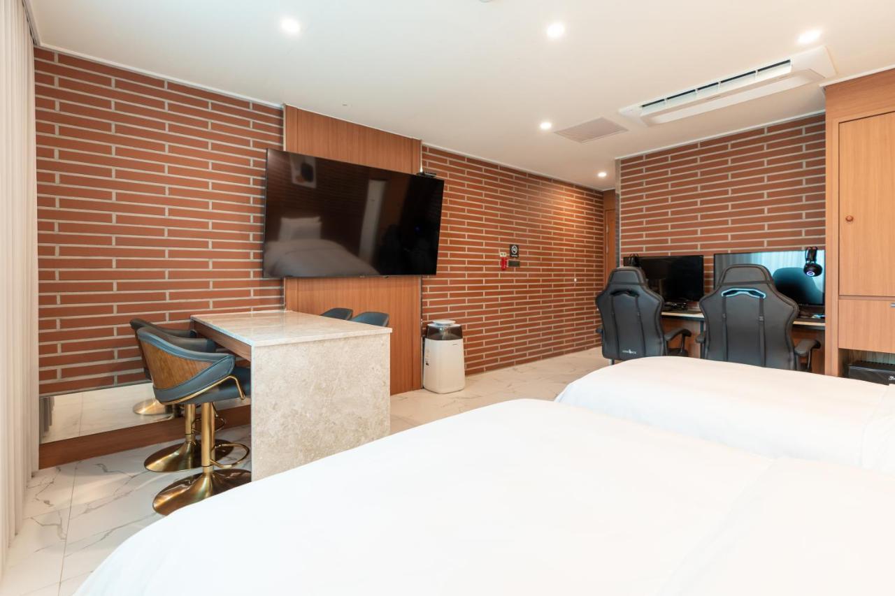 Jecheon Hound Hotel Chech'ŏn Buitenkant foto