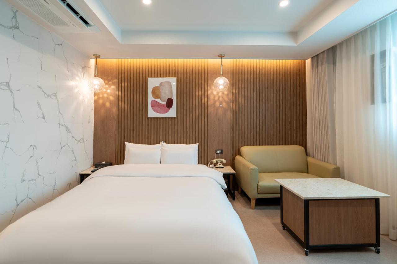 Jecheon Hound Hotel Chech'ŏn Buitenkant foto