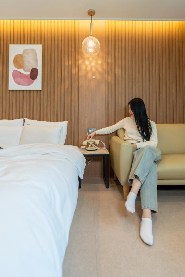 Jecheon Hound Hotel Chech'ŏn Buitenkant foto