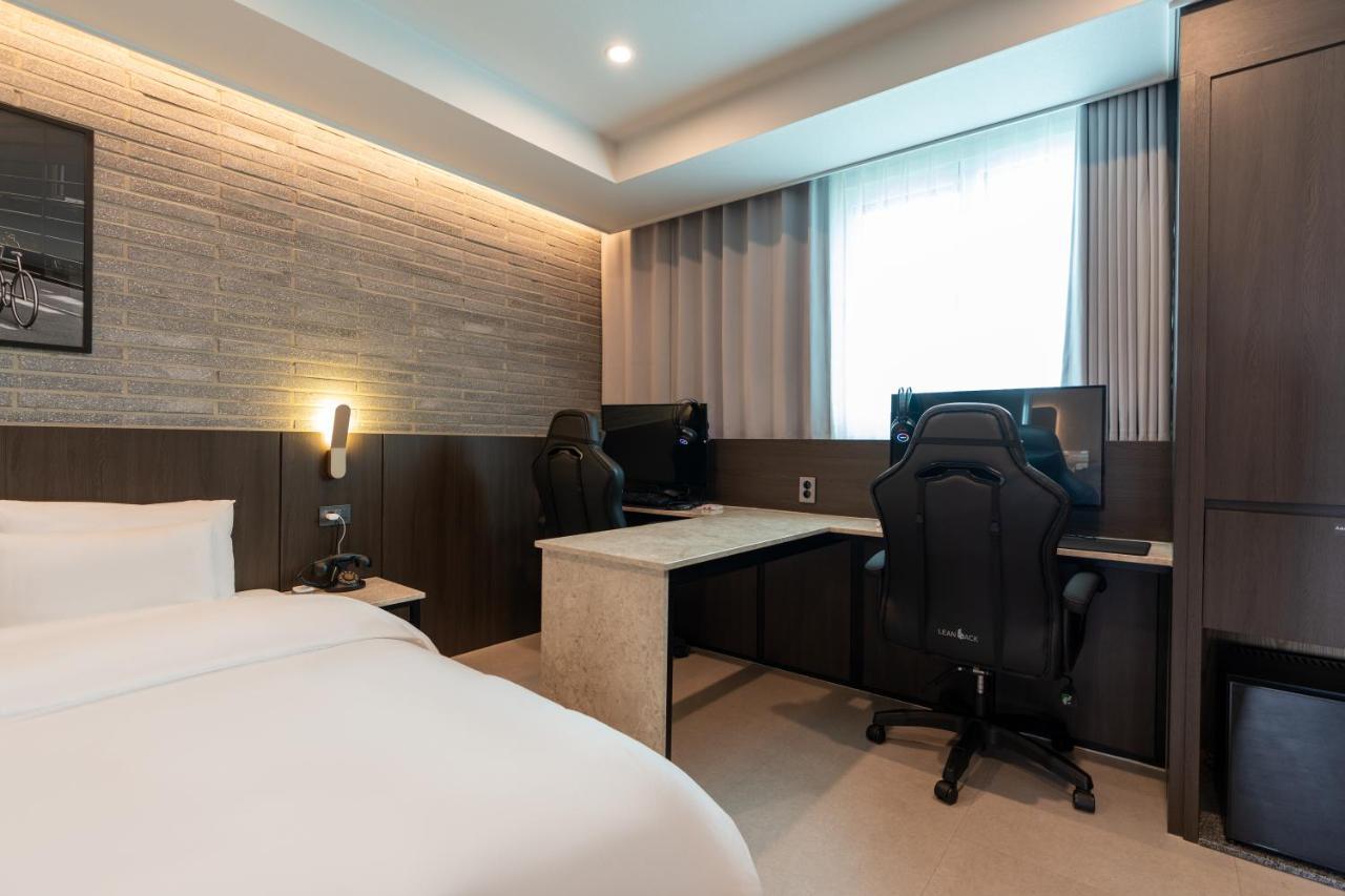 Jecheon Hound Hotel Chech'ŏn Buitenkant foto