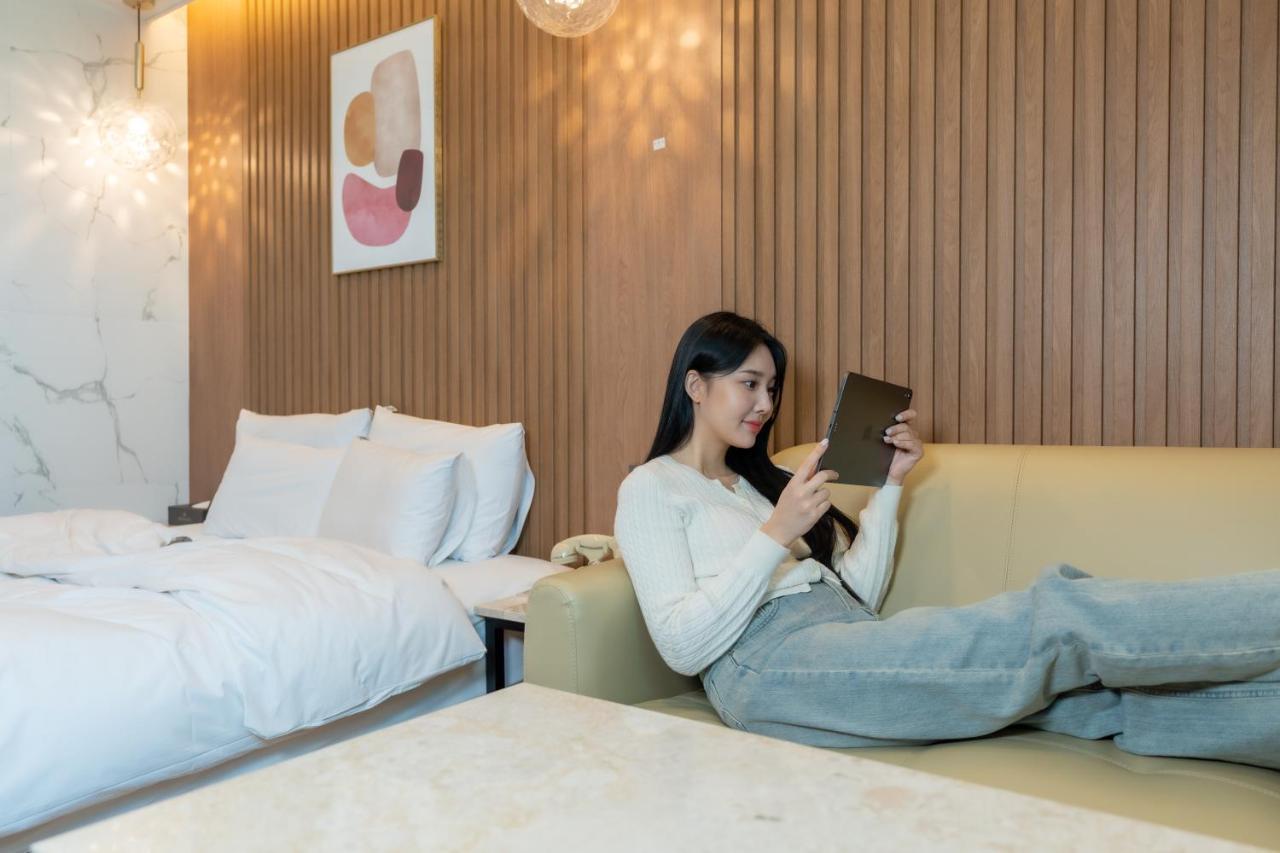 Jecheon Hound Hotel Chech'ŏn Buitenkant foto