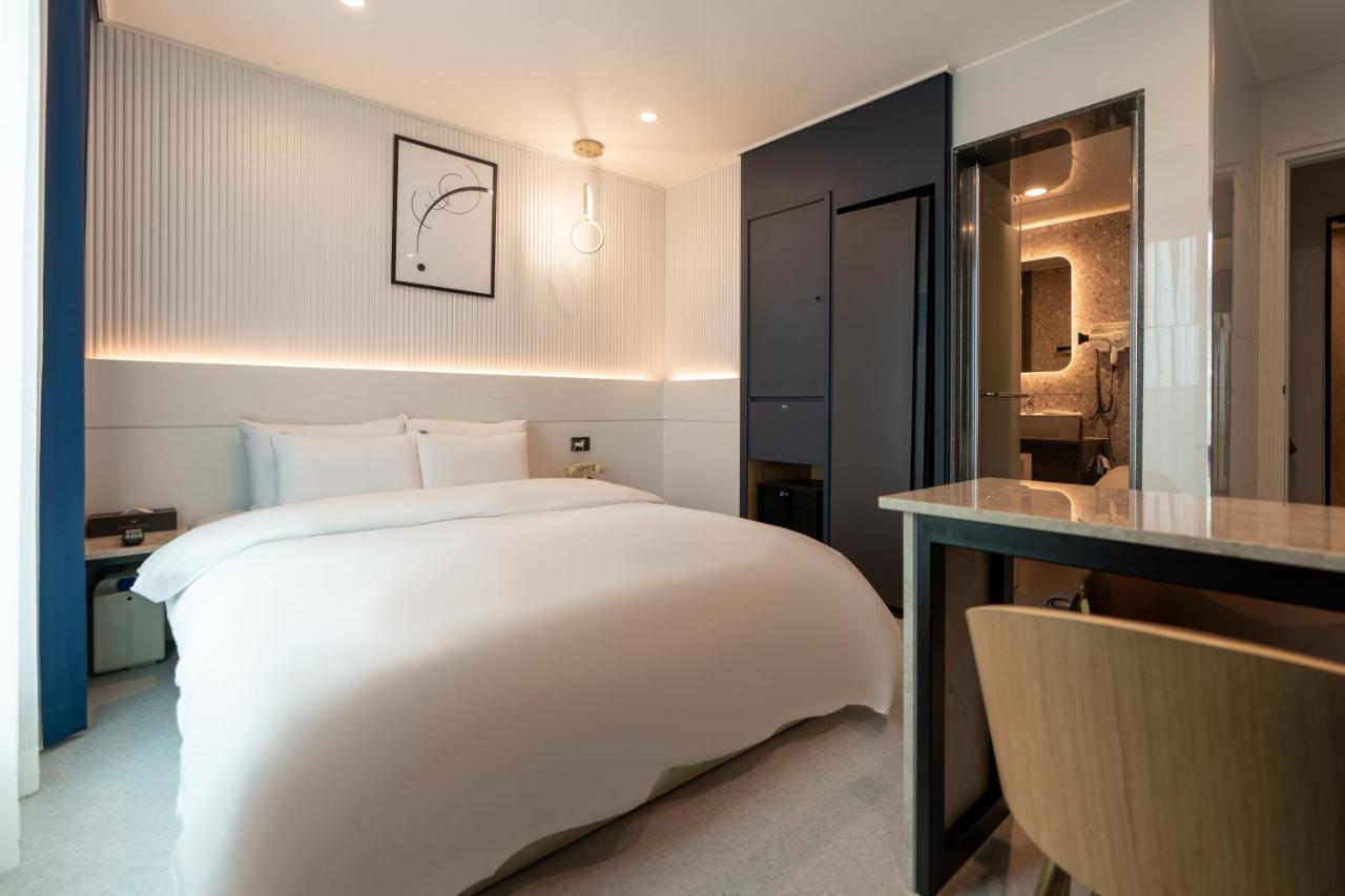 Jecheon Hound Hotel Chech'ŏn Buitenkant foto