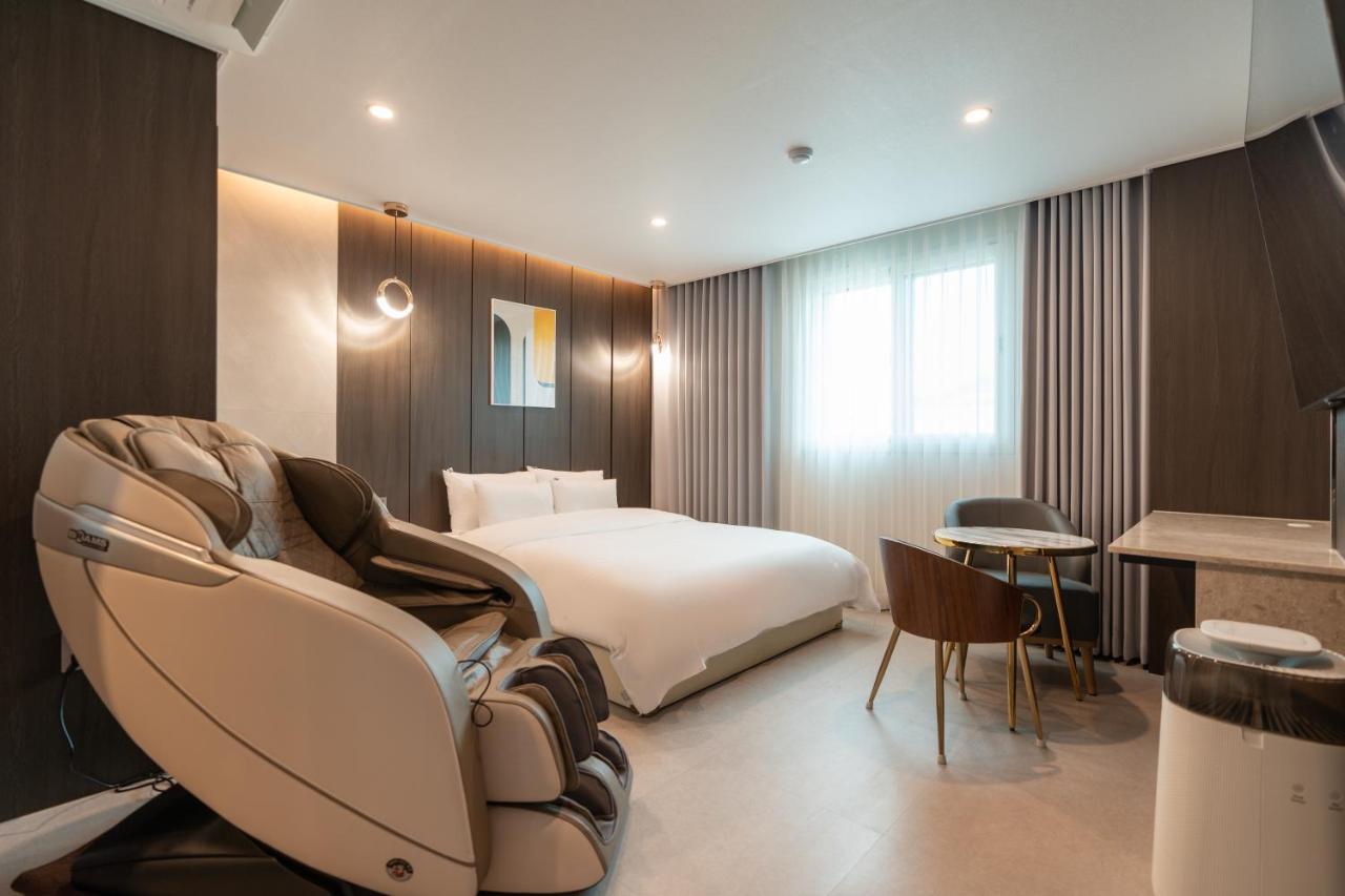 Jecheon Hound Hotel Chech'ŏn Buitenkant foto