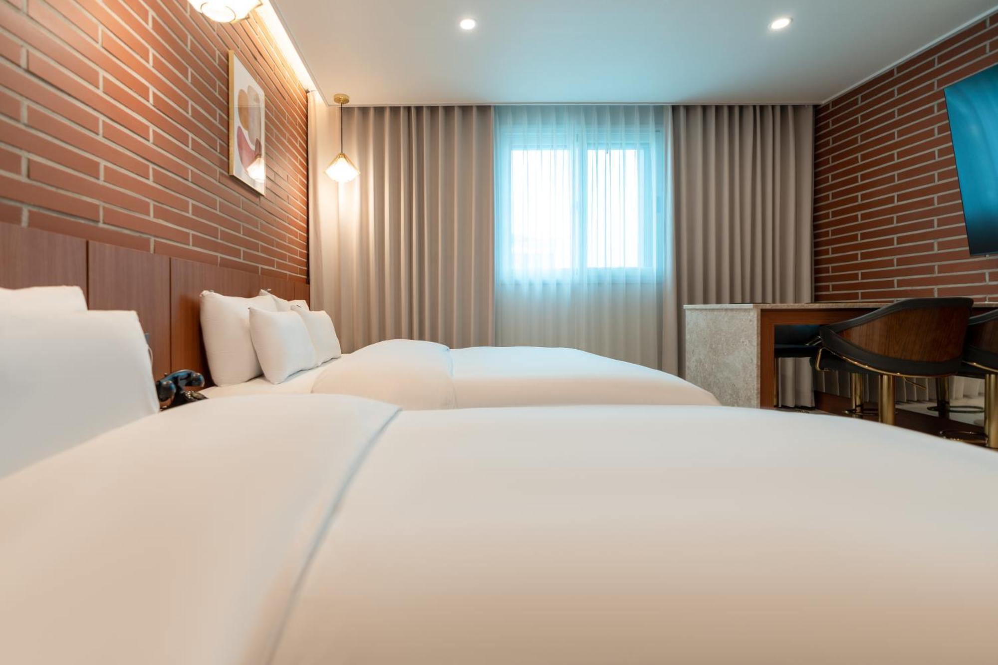 Jecheon Hound Hotel Chech'ŏn Buitenkant foto