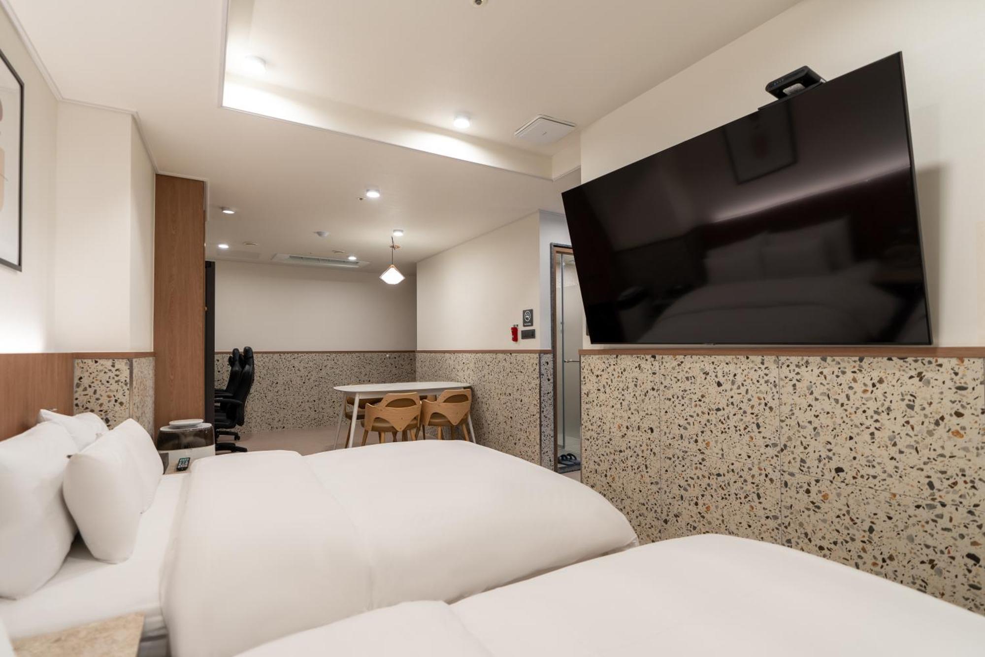 Jecheon Hound Hotel Chech'ŏn Buitenkant foto