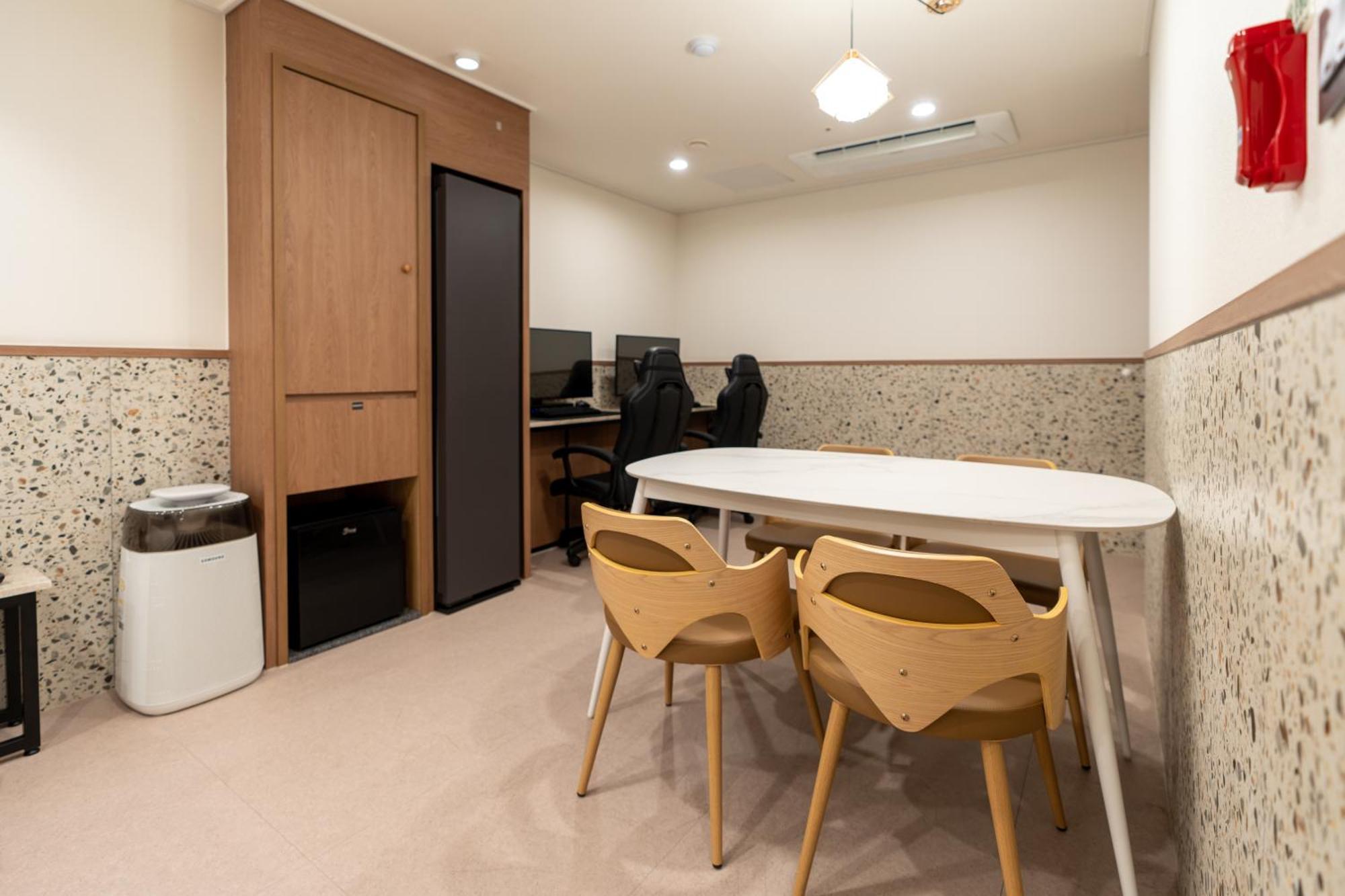 Jecheon Hound Hotel Chech'ŏn Buitenkant foto