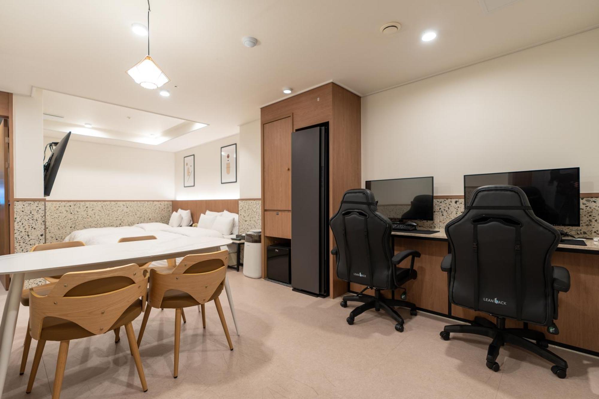 Jecheon Hound Hotel Chech'ŏn Buitenkant foto